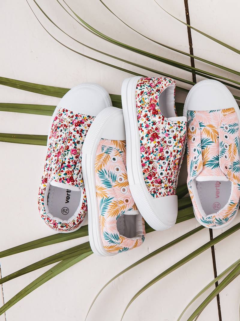 https://kids-avenue.com.ua/pages/gallery/2661/baskets-elastiquees-fille-en-toile (4).jpg